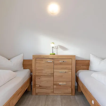 Bungis Ferien Direkt Am Grimnitzsee, Karree 01 Ferienhaus